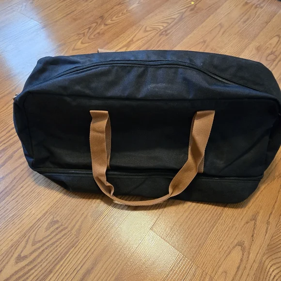 DSW Weekender Duffle Bag Black Tan Separte Shoe Compartment Gym Bag Travel Bag - Picture 4 of 15